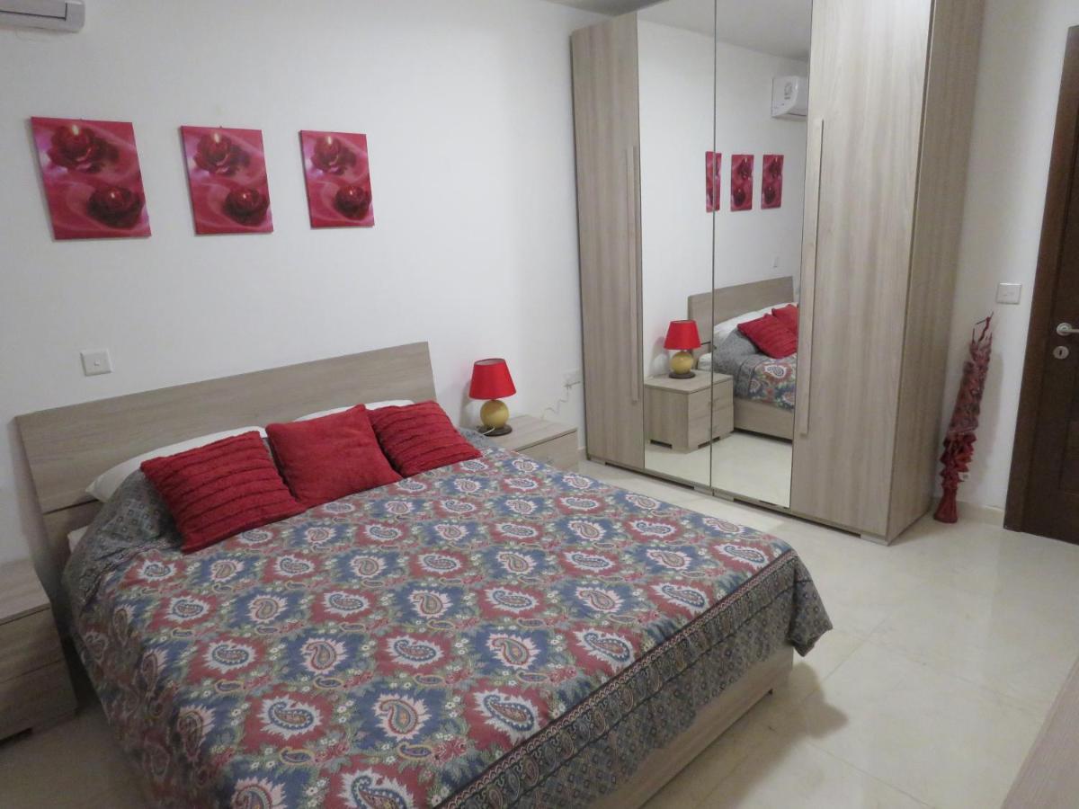 Aquamarine Sea Front Apartments - First Floor Марсаскала Экстерьер фото